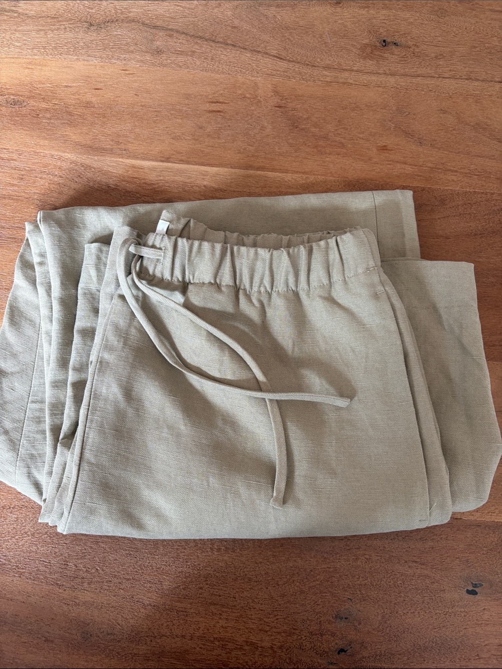 Lodge Linen Pant in Martini Olive - Picture 6 of 6